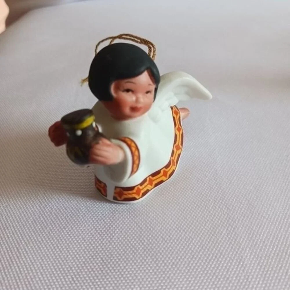 Vtg Avon peace on earth porcelain angel ornaments set of 4